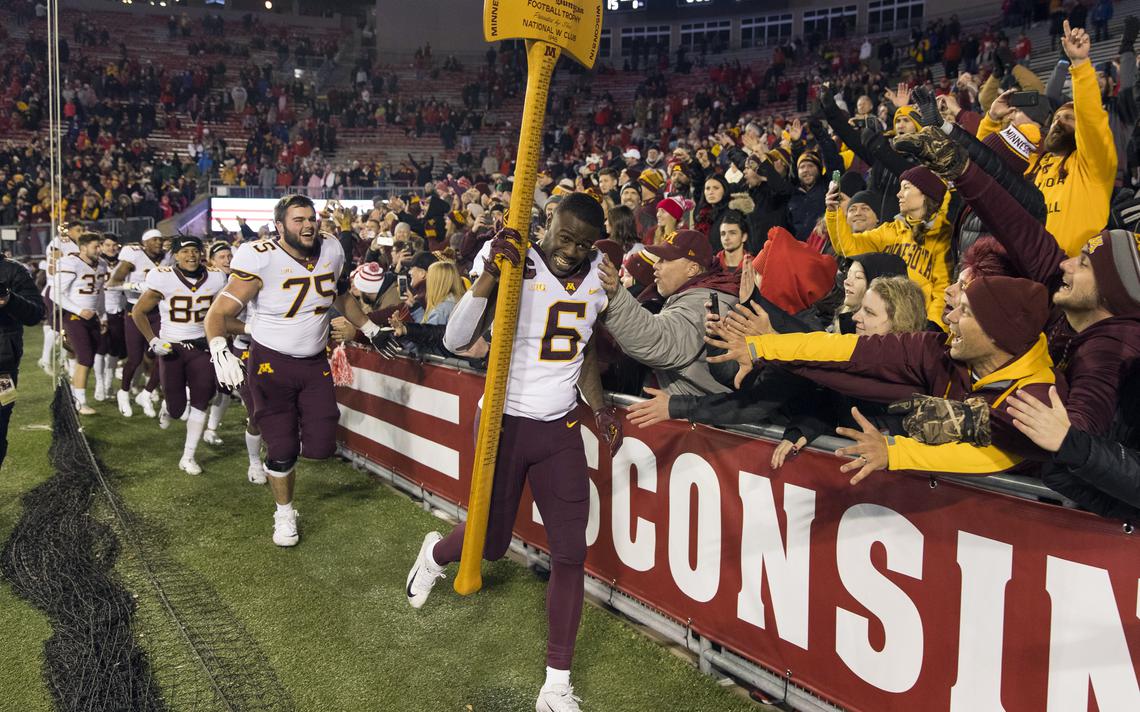 Gophers Celebrate wAxe